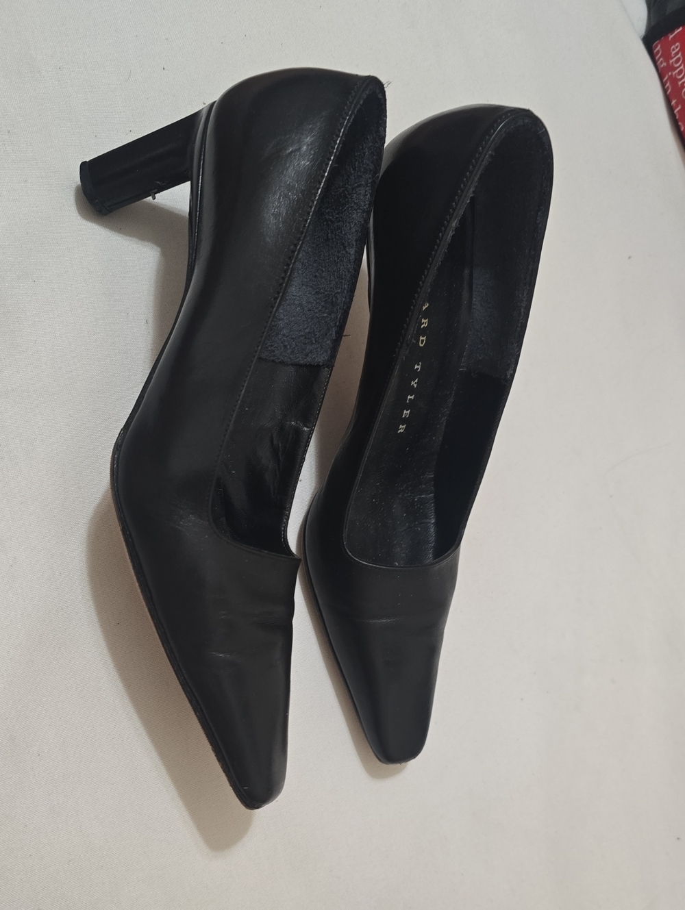 Richard Tyler Black Pointed Toe Mid Heel Pumps